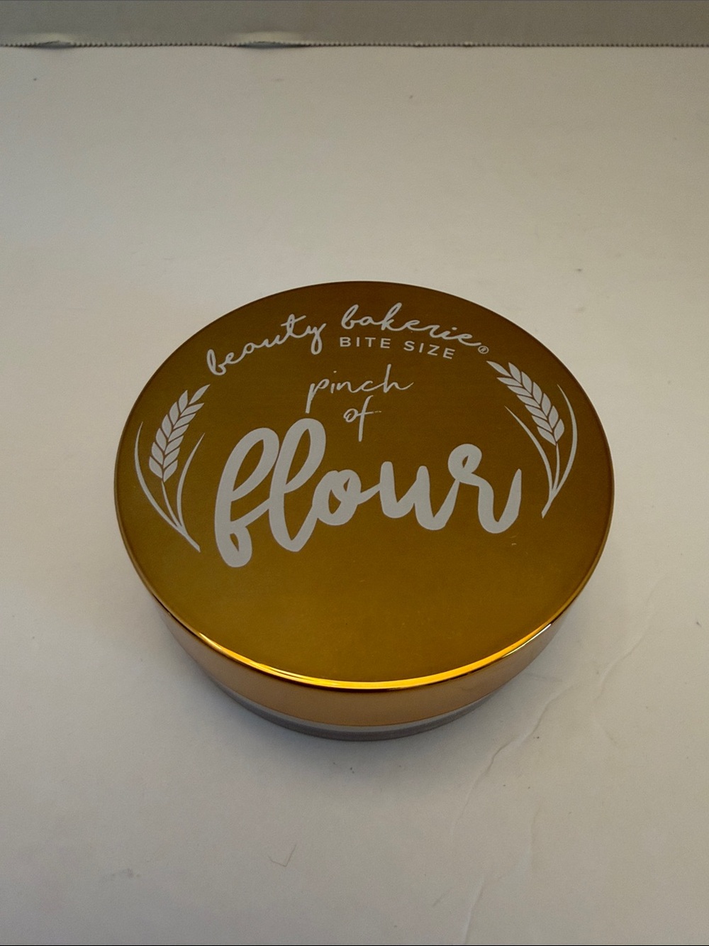 💕5/25💕 Beauty Bakeries Pinch of Flour Setting Powder in Cassava